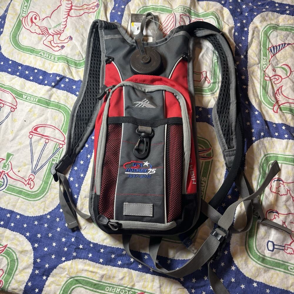 NEW High Sierra Hydration Pack 2 Liter‎ Reservoir Gator Red & Grey